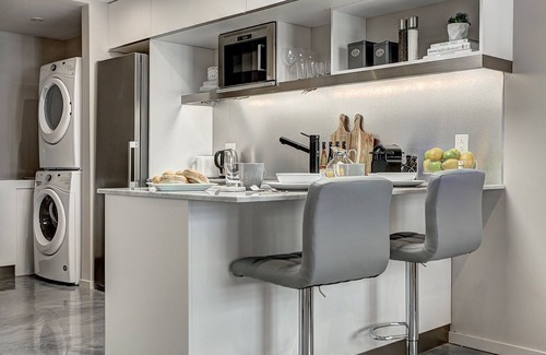 Shaughnessy Village Apartment | Bright Apartment with All Amenities