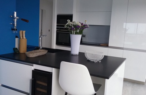 Manche Apartment | Bright apartment with panoramic view of port, sea and historic center