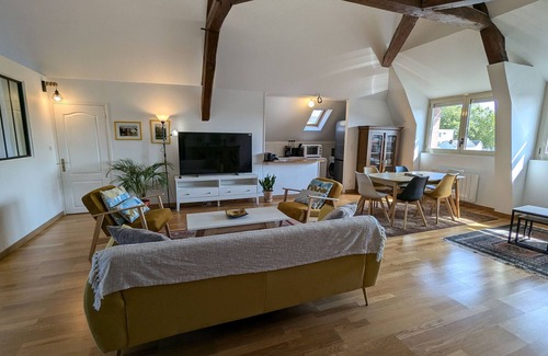 Montargis Apartment | Bright apartment with garden in Montargis