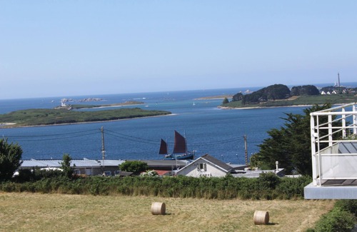 L'Aber Vrac'h Apartment | Bright apartment with superb sea view for 4 people.