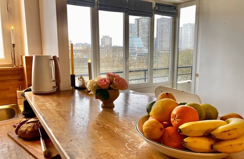 Montmartre Apartment | Bright apartment with stunning Eiffel Tower view