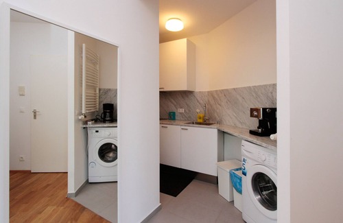 Neukoelln Apartment | Bright apartment with water views - wheelchair accessible