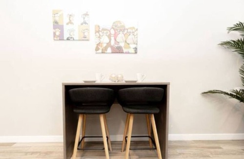 Old Town House | Bright Apt Near All w/Bikes, Parking, WiFi, HBO