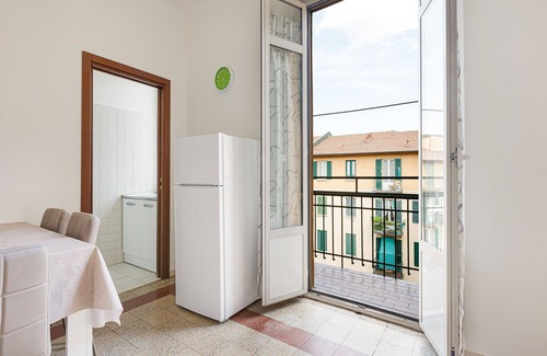 Segnano Apartment | Bright APT only 150m from Cà Granda M5 stop!