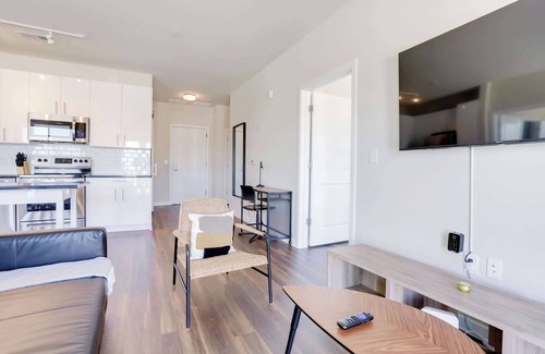 Jefferson Manor Apartment | Bright Apt W Gym & Prime Location
