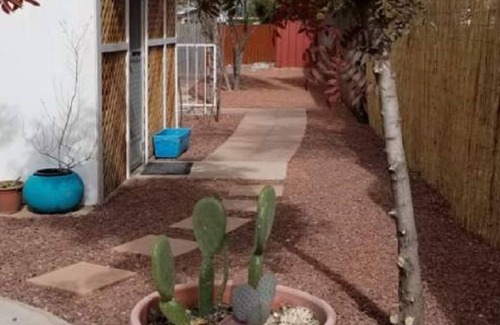 Palo Verde House | BRIGHT ARIZONA SUNROOM, near UofA/Banner/Midtown