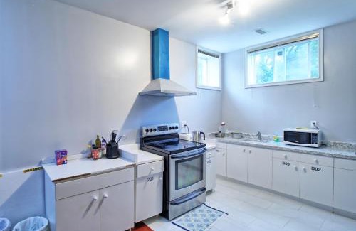 Thornhill House | Bright Basement & Private Bathroom, free Parking