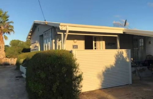 Leeman House | Bright beach cottage