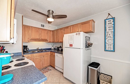 Siesta Key Condo | Bright & Beachy - Steps to the water!