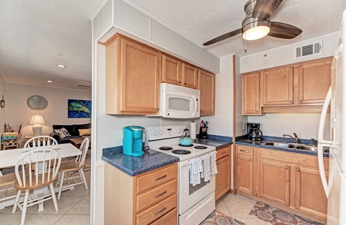 Siesta Key Condo | Bright & Beachy - Steps to the water!