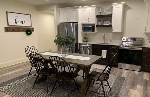 Highland House | Bright & Beautiful 3 Bedroom Basement Apartment
