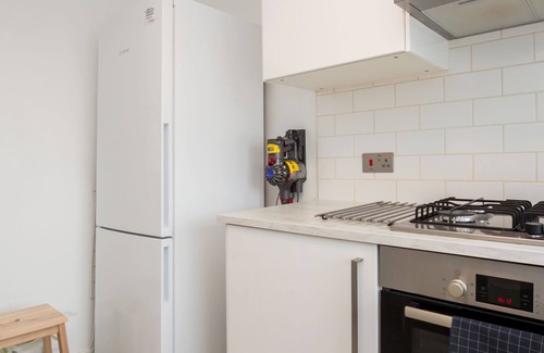 Ealing Apartment | Bright & Beautiful Apt, Ealing Broadway, London!