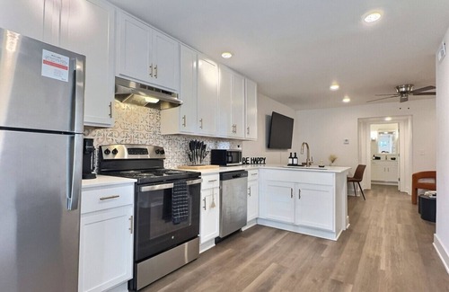 Birmingham Apartment | Bright & Beautiful Retreat in Heart of Downtown