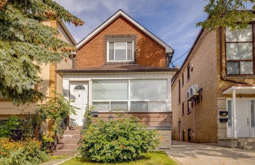 Oakwood Village House | Bright, beautiful & spacious smoke/pet free home