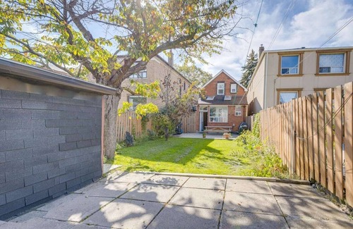 Oakwood Village House | Bright, beautiful & spacious smoke/pet free home