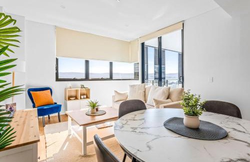 Shellharbour City Centre Apartment | Bright & Breezy Lakeview Retreat in Shellharbour