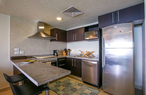 South Hotel Zone Condo | Bright & Breezy Ocean View Condo | Pools, Gym