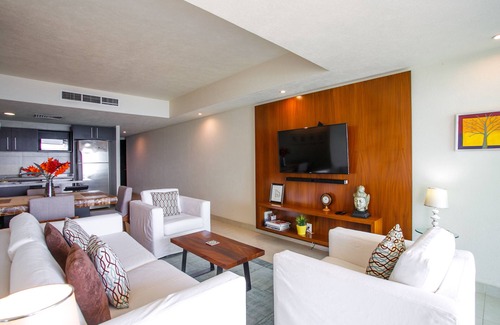 South Hotel Zone Condo | Bright & Breezy Ocean View Condo | Pools, Gym