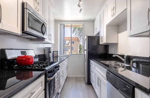 Sawtelle Apartment | Bright Brentwood 2BR w/Outdoor Pool, walk to shops, by Blueground