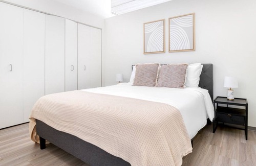 Bucktown Apartment | Bright Bucktown 1BR w/ Lounge, Roof & Gym, nr L, by Blueground