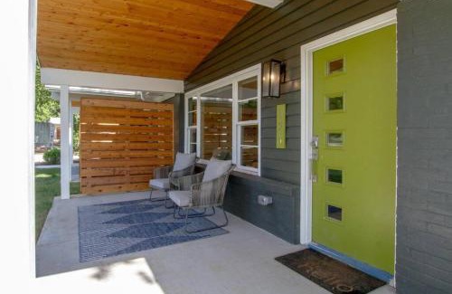 Franklin House | Bright Bungalow Country Dream Retreat