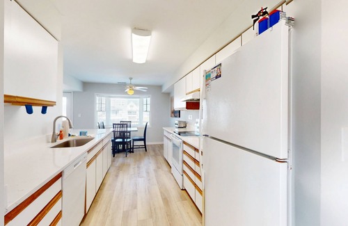 Buxton House | Bright Buxton townhouse with pool access, fast WiFi, AC, W/D & ocean views