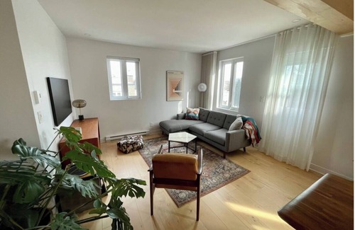 Tetreaultville Condo | Bright, calm, and modern apartment