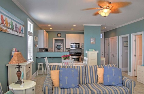Carolina Beach Condo | Bright Carolina Beach Condo - Walk to the Beach!