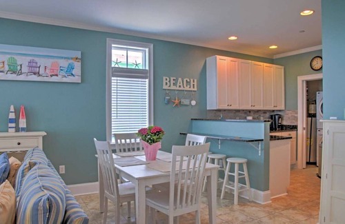 Carolina Beach Condo | Bright Carolina Beach Condo - Walk to the Beach!