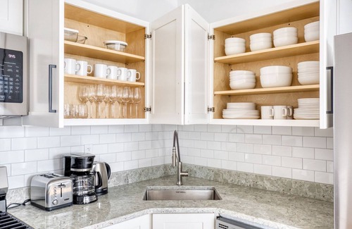 Carroll Gardens Apartment | Bright Carroll Gardens 1BR w/W/D, near WF & Waterfront, by Blueground