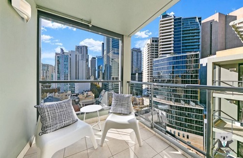 Haymarket Apartment | Bright Central 2-Bedroom Apartment with City Views