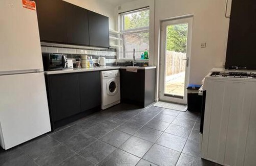 Crewe House | Bright & Central Home