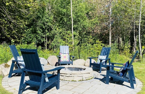 Thornbury House | Bright Chalet Chic with Hot Tub and Fire Pit