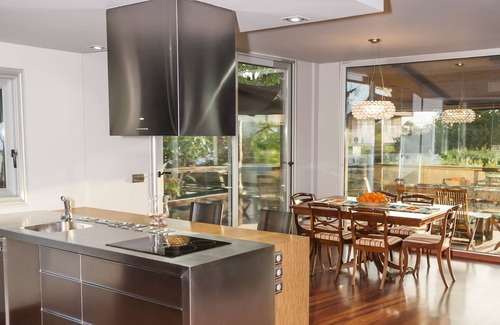 Llano de Brujas House | Bright chalet in the garden