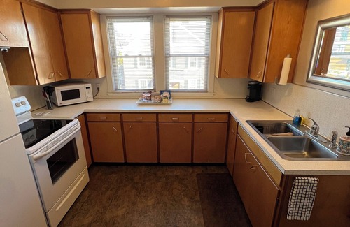 Central Business District Apartment | Bright, charming 2 bedroomdrm apartment. in downtown home in Kalamazoo