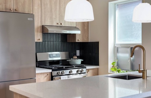Leslieville House | Bright & Charming Central Leslieville Home with Easy Transit!