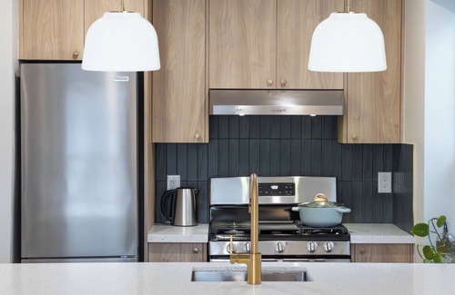 Leslieville House | Bright & Charming Central Leslieville Home with Easy Transit!