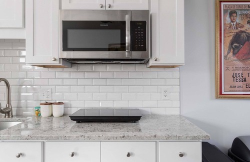 Northeast Bed & Breakfast | Bright Charming Guesthouse Close to Downtown DC