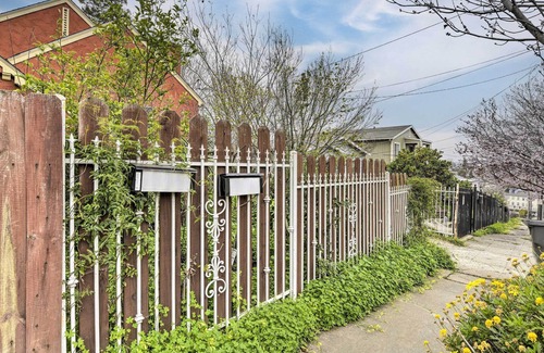 Oakland Cottage | Bright & Cheerful Bungalow in Heart of Oakland!