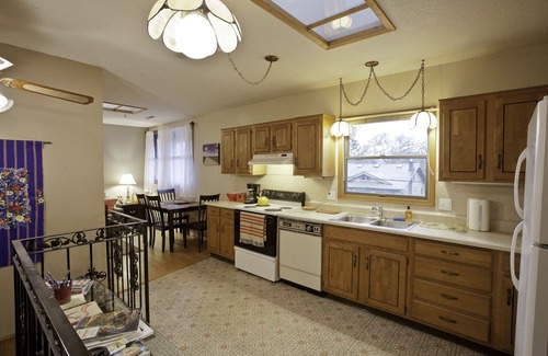 Richmond House | Bright, Cheerful & Perfectly Portland! Walk to Hawthorne and Division St.