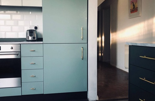 Brighton House | Bright & cheerful seaside house. 15mins drive to Brighton.