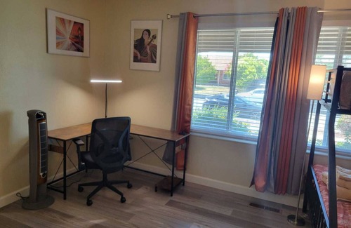 Estates House | Bright & Cheery Cottage waiting for you!