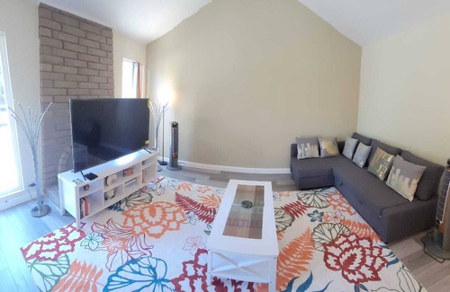 Estates House | Bright & Cheery Cottage waiting for you!