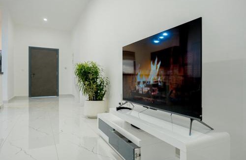 Libreville Apartment | Bright & Chic Apartment