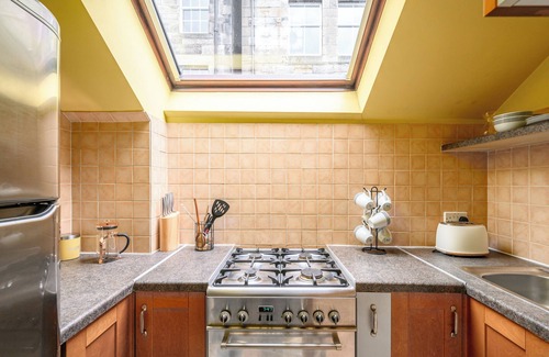 New Town House | Bright City Centre Apartment