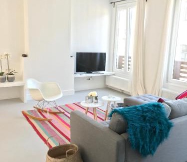 Harmonie House | Bright City Design House!
