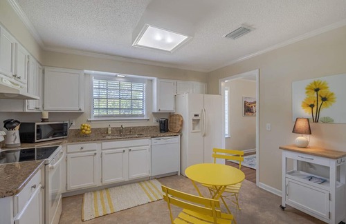 Edgewater House | Bright, Clean and Roomy House with Intracoastal Waterway Resort Access