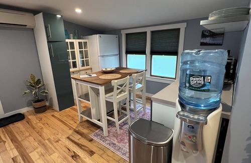 West Tisbury Apartment | Bright clean apartment w/free use of car w/private beach sticker. Pet friendly!