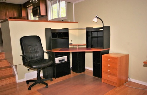 Ottawa Division House | Bright, clean, comfortable, well maintained home