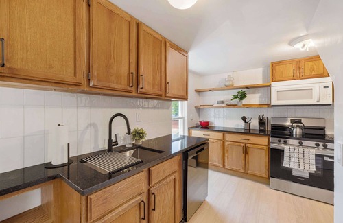 Ypsilanti Apartment | Bright, Clean & Cozy Newly-Renovated 2BR! Welcome!